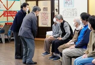 両陛下、２度目の能登訪問　地震被災者見舞う