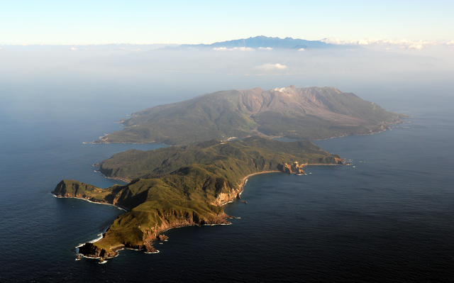 口永良部島の噴火警戒レベル「３」に引き上げ　噴石や火砕流に警戒