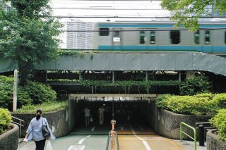 JR東日本が「羽田空港アクセス線」ルート変更、見つかった鉄道遺構「高輪築堤」の一部保存へ