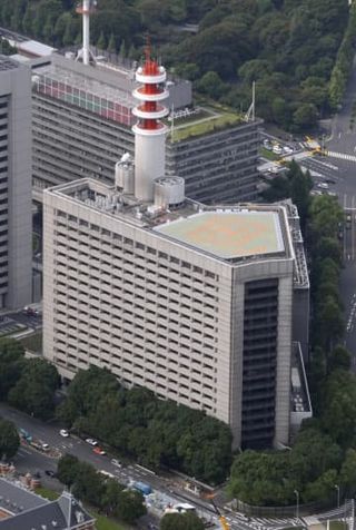 東京・渋谷で警察官が車に発砲　1人を現行犯逮捕、けが人も