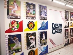 「プロ野球カードゲーム ドリームオーダー」ポップアップストア内覧会レポート。12球団のカードが並び，一足先に球宴真っ盛り