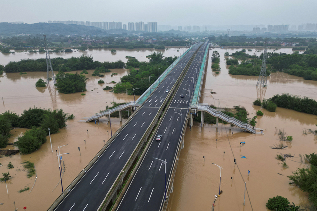 記録的な大雨で4人死亡、10人不明　中国広東省、避難は11万人に