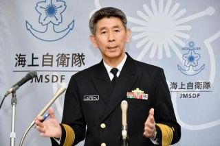 海自ヘリ２機、別任務で飛行か　海幕長「捜索救難に全力」