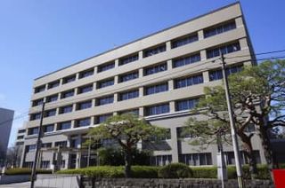 元刑務官に収賄で有罪判決、高知　外部知人との連絡仲介、2人目