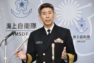 海自ヘリ2機、別任務で飛行か　海幕長「捜索救難に全力」