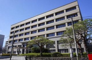 元刑務官に収賄で有罪判決、高知　外部知人との連絡仲介、２人目