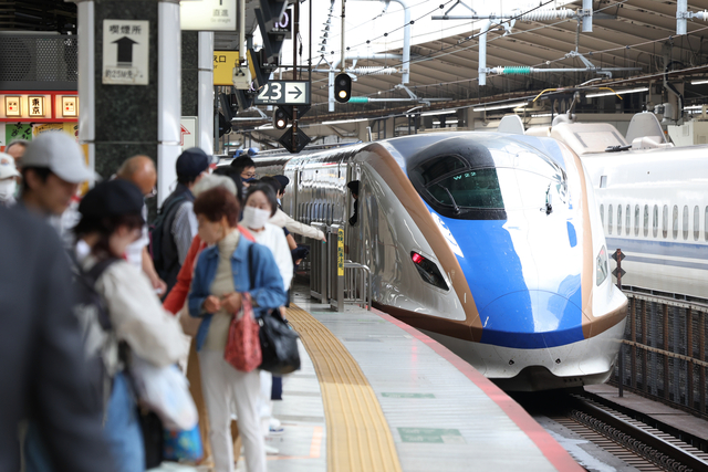 大型連休初日、混み合う東京駅　下りピーク5月3日、上りは分散傾向