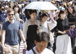 今年一番の暑さ、真夏日続出　関東と近畿初、熱中症に注意