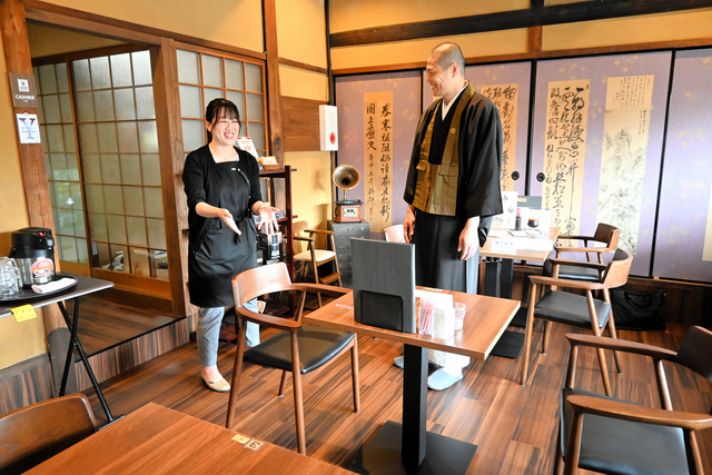 お寺でコーヒーいかが？　三重・伊賀市の住職夫妻がカフェオープン