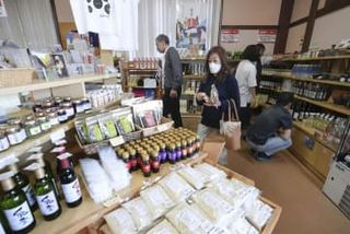 「道の駅すずなり」再開、珠洲　3時間で200人来店の活気