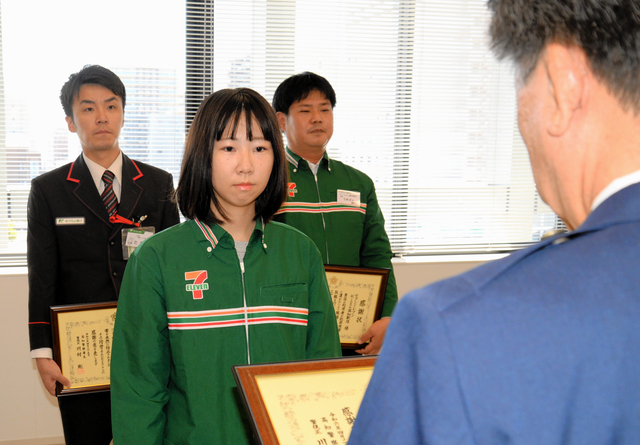 ピンと来た、詐欺防いだコンビニ店員は元警察官　「恩返しできた」