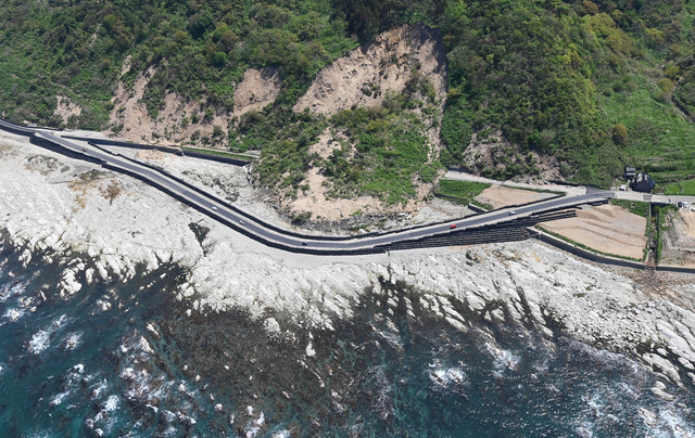 隆起した海岸に土盛って道路に　住民ら通行開始、国名勝の千枚田近く