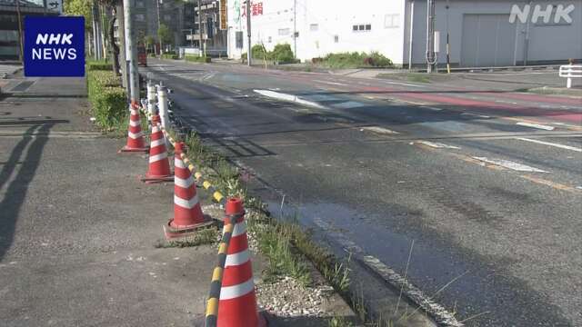 愛知 軽乗用車がガードパイプに衝突し炎上 女児含む2人死亡