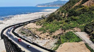 地震で寸断の国道249号　輪島市一部区間が復旧　海沿いに迂回路「人が戻り、また元のように」と地元住民