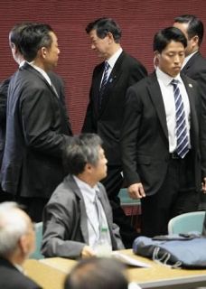 水俣病被害者の発言制止で謝罪を　環境相との懇談、「暴挙」と抗議