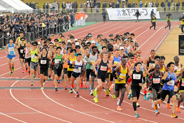 福岡国際マラソンの監察車で選手はねた疑い　運転手の男性を書類送検