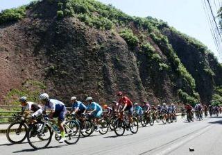 「ツール・ド・熊野」開幕　古座川で国際自転車レース