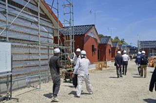 輪島で仮設住宅の建設現場を公開　石川、木造集合型