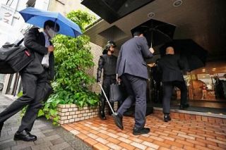 「つばさの党」を家宅捜索　衆院補選妨害疑い、警視庁