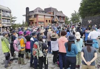 富士登山に通行予約システム　２千円を事前決済、山梨側ルート