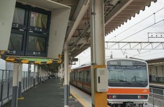 車掌、思い込みで非常停止せず　吉川駅で男性転落死、JR東日本