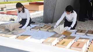 【動画】原爆死没者名簿「風通し」　１２５冊、３３万９０００人分　広島