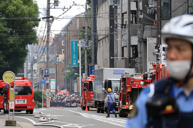 やけどの店員「電灯のスイッチ押した瞬間に爆発」　京都・烏丸の火災