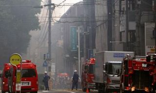 京都市の繁華街で火災　「爆発音と炎」２人搬送