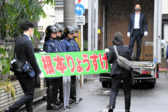 「つばさの党」代表ら３人逮捕、他陣営の選挙を妨害した疑い　警視庁