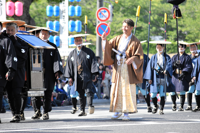 鳥谷敬さんが殿様、千姫は山之内すずさん お城まつりに話題の市長も