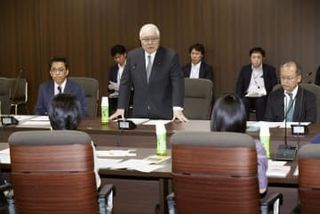 悪質ホストの「売り掛け」規制を　被害者ら、厚労相に新法を要望