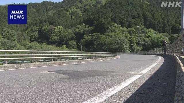 車逆走しバイクと正面衝突 1人死亡 77歳ドライバー逮捕 三重