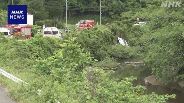 茨城 笠間 高校生乗せたマイクロバスが河川敷に転落