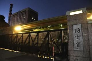 陸自ヘリ、部品落下か　要人用、防衛相搭乗予定