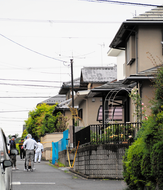 民家の遺体はレストラン経営者、多数の刺し傷　殺人容疑で捜査本部