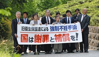 旧優生保護法訴訟「被害者の人生を救う判決を」と原告側　最高裁で弁論、夏にも判決　国は請求棄却求める