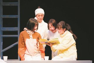 上演危機…それでも被災地は演劇を待っていた　学校公演を続ける「青年劇場」が能登の高校で公演へ