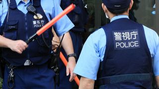 「警察から連絡が来たよ、すぐ逃げな」とアパートの大家が連絡か…犯人隠避の疑いで逮捕