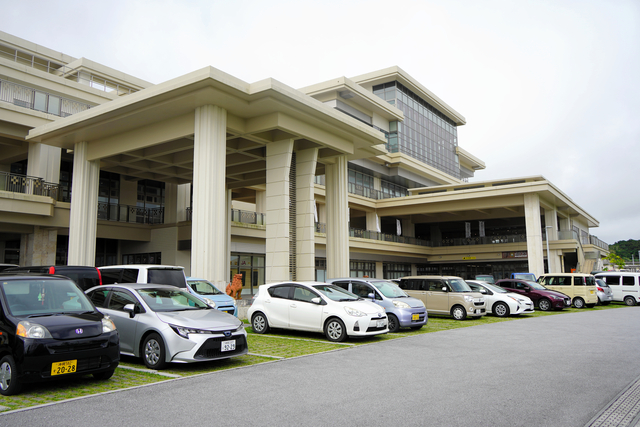 「市長からキスされた」複数が回答　市職員アンケート、市議会に報告