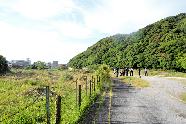 河川敷にロケットランチャー数丁か　北九州市、暴力団の武器庫の見方