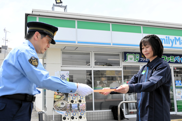 詐欺かも…客の家まで出向いたコンビニ店長　半年で2度目の感謝状