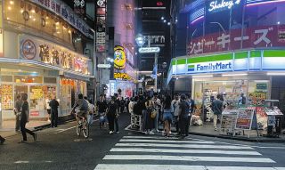 外国人も増えた渋谷、「路上飲酒」はいつでもアウトに　区が「禁止通年化」条例案、エリア拡大も検討