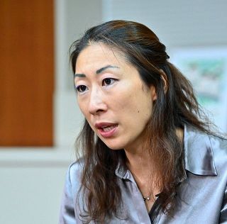 住民票の「夫（未届）」記載、岸本聡子杉並区長が検討を表明　「当事者に寄り添いたい」