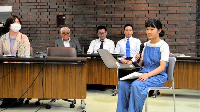 小学生の請願、市議会で全会一致採択　傍聴人らも頑張りをねぎらう