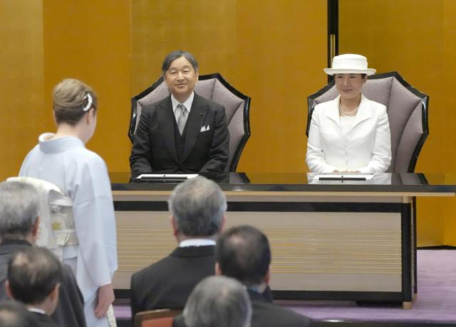 天皇皇后両陛下が「日本芸術院賞授賞式」に出席　桐野夏生さんら受賞