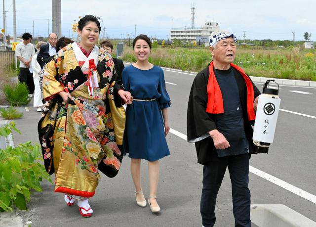 津波でふるさとは消えても…　仙台・荒浜で昔ながらの婚礼行列復活