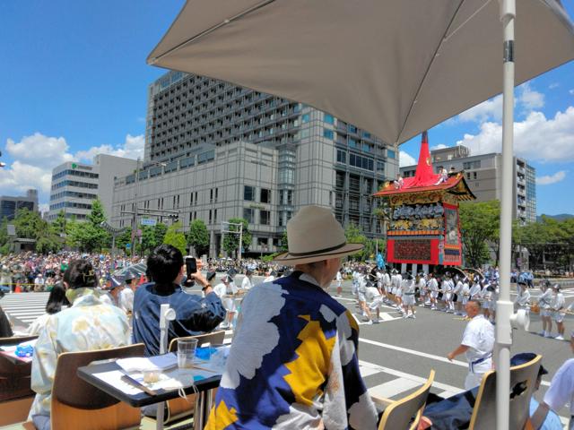 八坂神社宮司、祇園祭「ショーじゃない」　15万円席の酒提供に反対