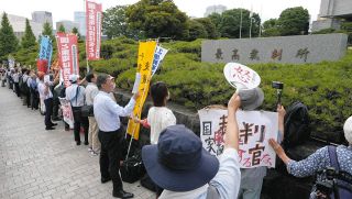 「原発事故は国の責任と認めて」　福島被災者らが最高裁囲む「人間の鎖」で訴え　国賠訴訟判決から2年