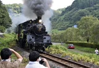 呼気基準超えＳＬ観光列車運転　虚偽数値記入、３人を懲戒処分へ