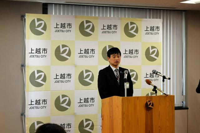 上越市長「企業誘致で頭のいい人だけ来るわけではない」　撤回し陳謝